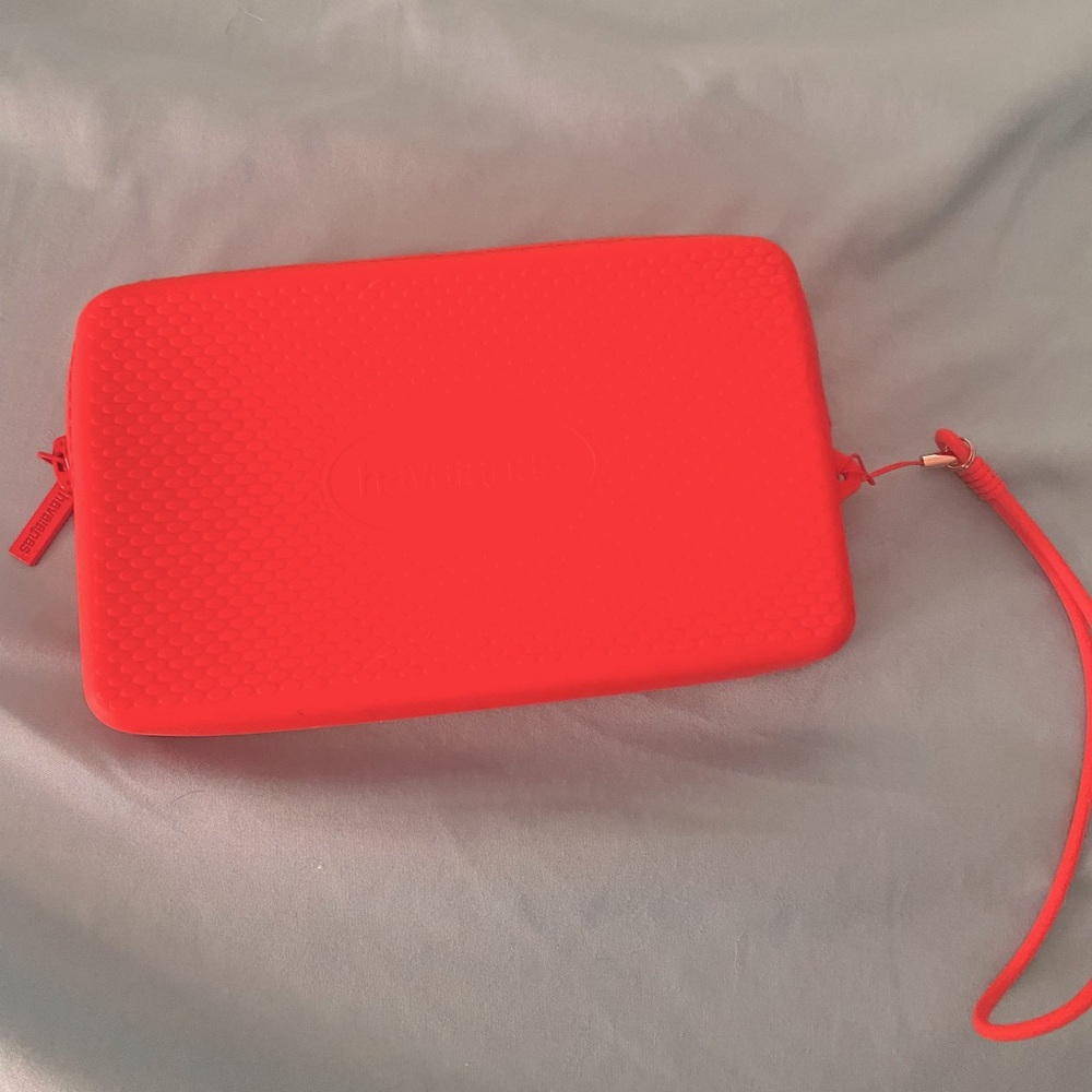 Havaianas clutch bag in Coral
